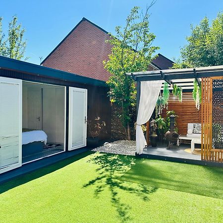 Meezee Pearl Double Bed Lodge With Free Parking Salford  Extérieur photo