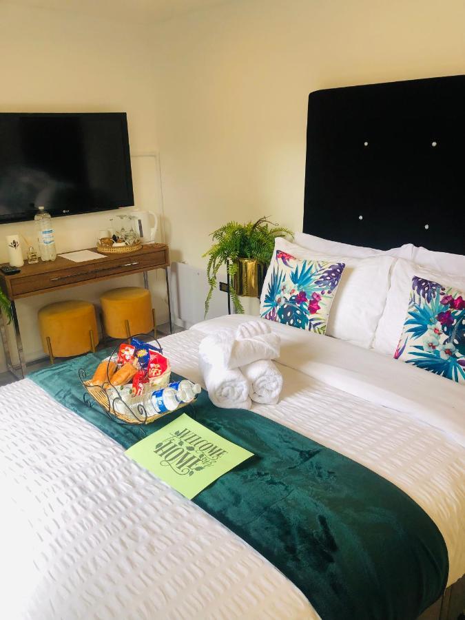 Meezee Pearl Double Bed Lodge With Free Parking Salford  Extérieur photo