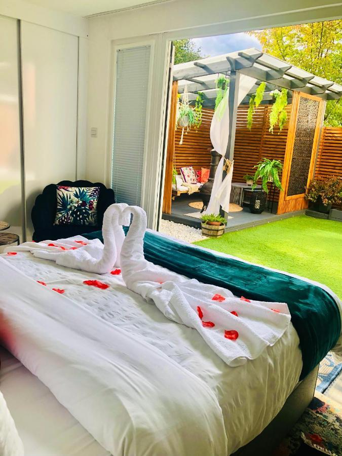 Meezee Pearl Double Bed Lodge With Free Parking Salford  Extérieur photo