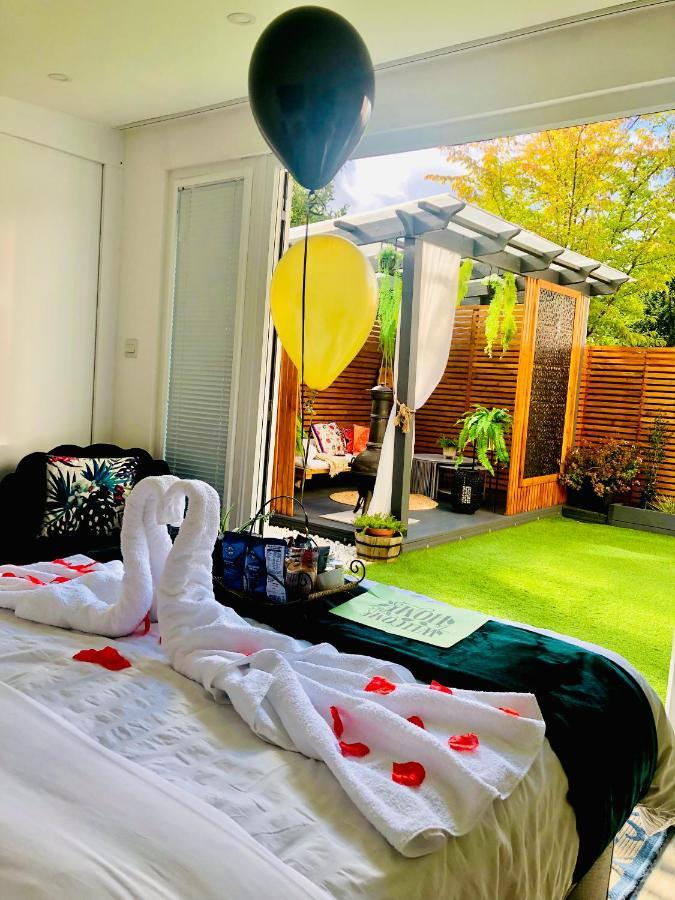 Meezee Pearl Double Bed Lodge With Free Parking Salford  Extérieur photo